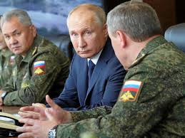 Putins Leibwächter flieht aus Russland und nennt Putin ein Kriegsverbrecher - diese Kreml-Geheimnisse verrät er jetzt!