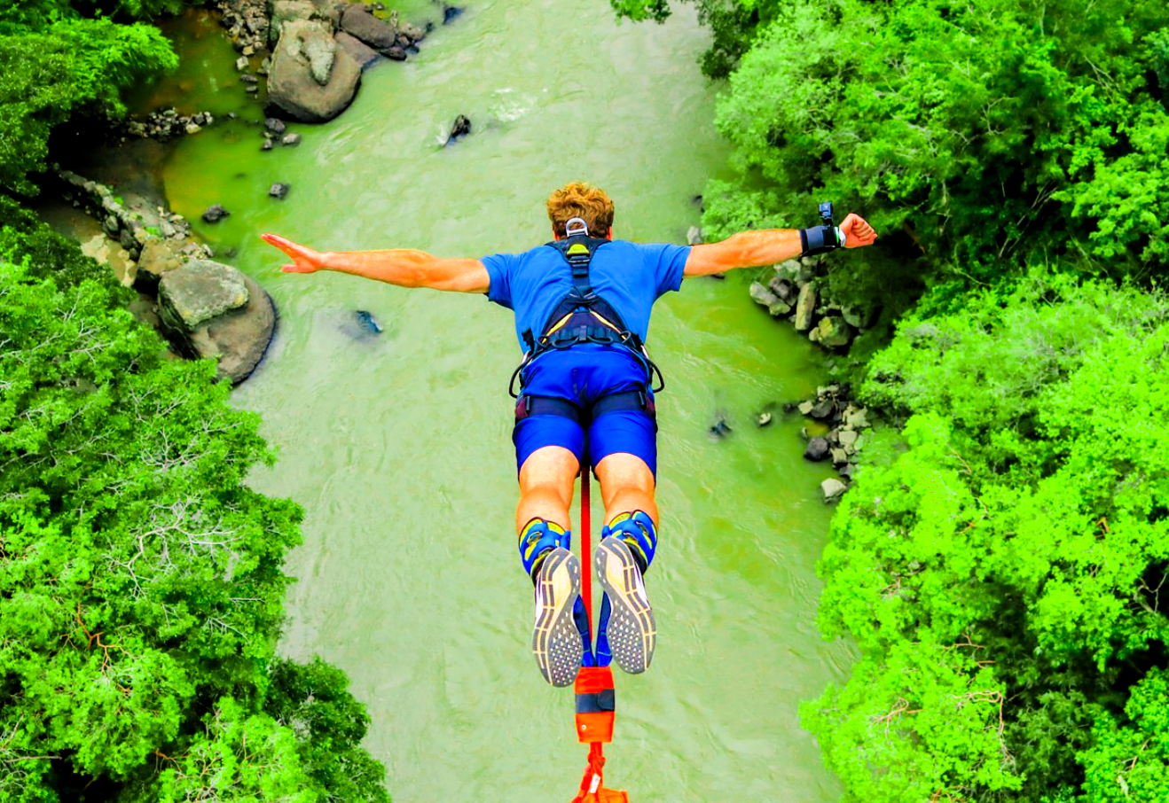 Mann stirb bei Bungeesprung - 23-jähriger erleidet fürchterlichen Tod, seine Freunde sehen alles mit an