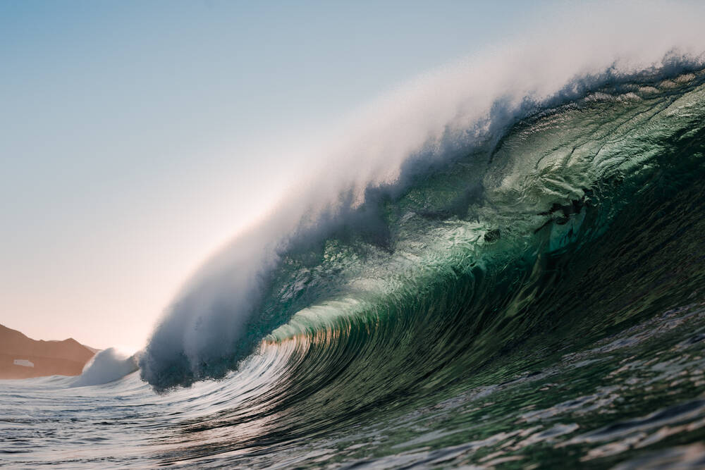 Massive Wave Sweeps Tourists into the Sea! Spanish Island Turns into Nightmare