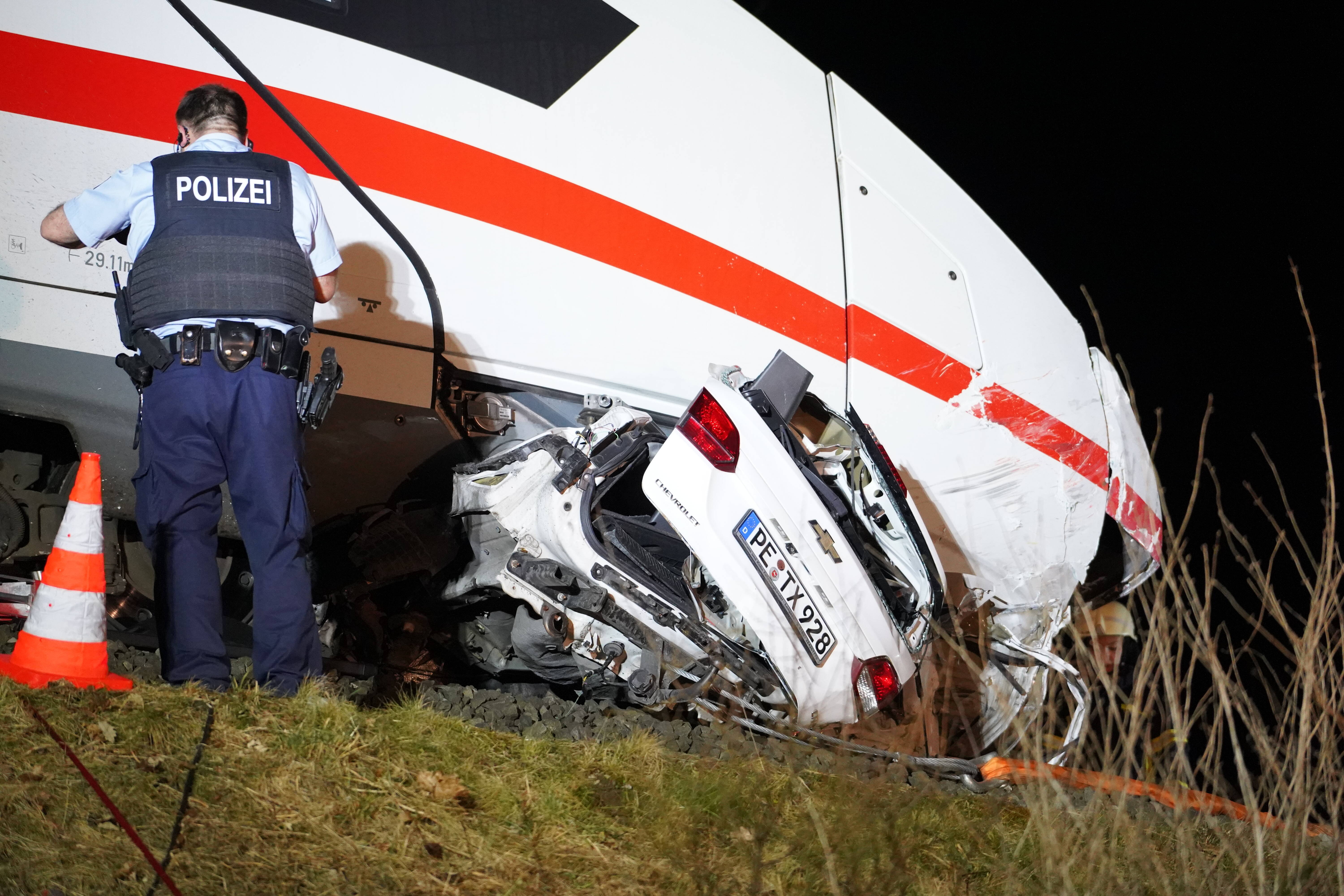 Schweres Zugunglück in Deutschland – Mehrere Tote und Verletzte bestätigt, Rettungsaktionen im Gange