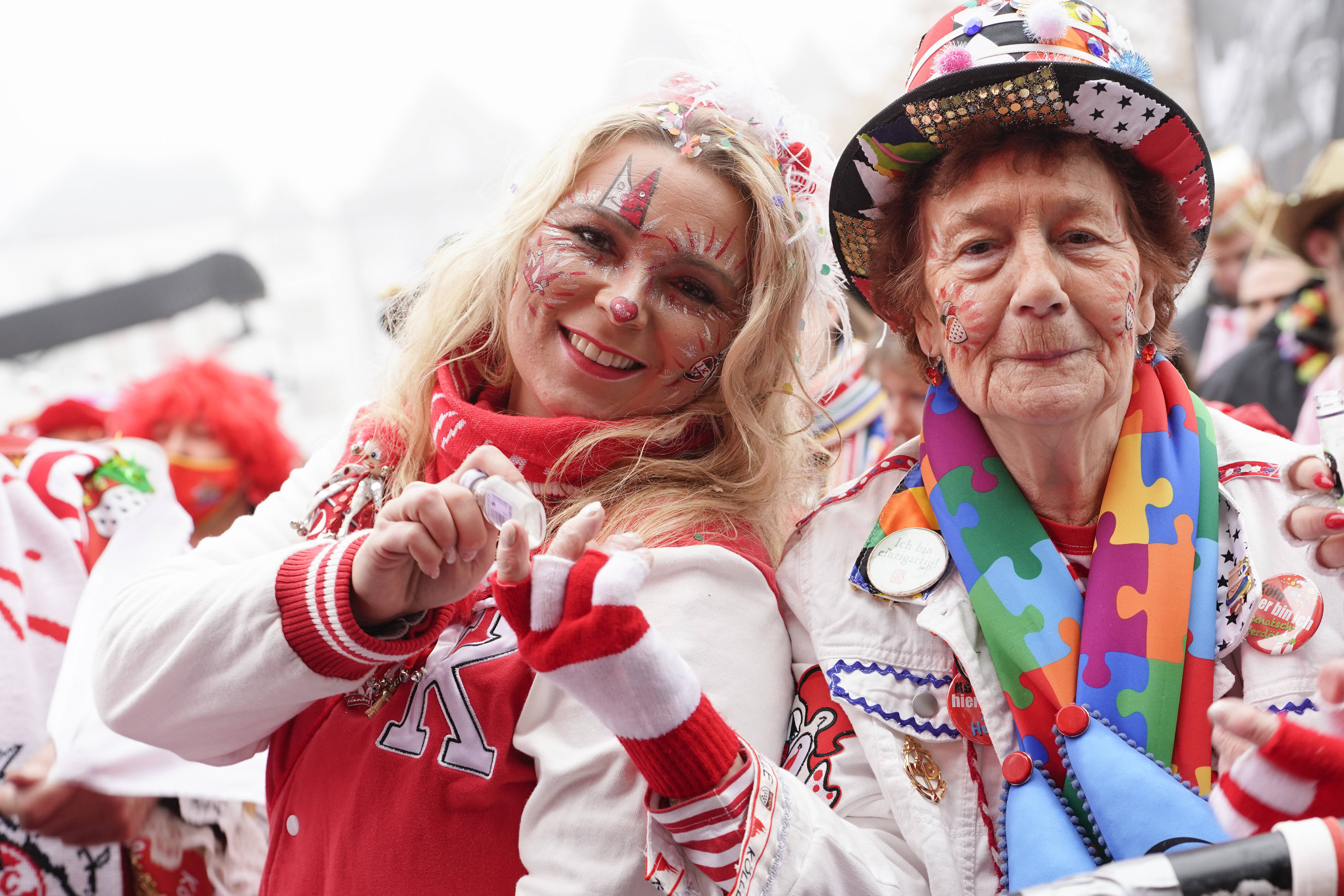 Corona: Kommt jetzt die Karnevals-Welle? Gesundheitsminister Lauterbach geht auf die Kölner und den Karneval los! 