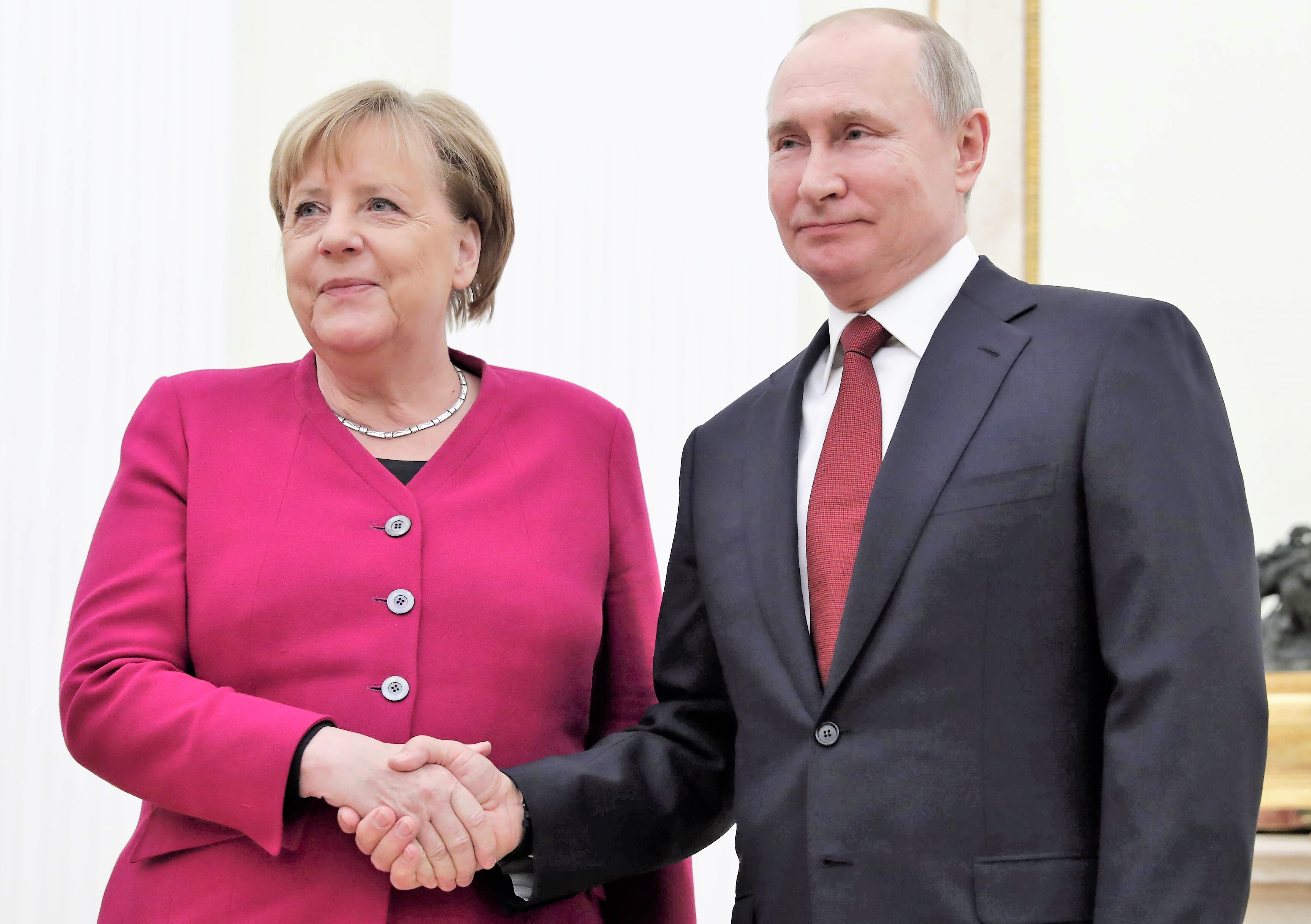 Jetzt warnt Angela Merkel Deutschland vor Putin und gibt wichtigen Rat! Stellt Putin Deutschland eine Falle?