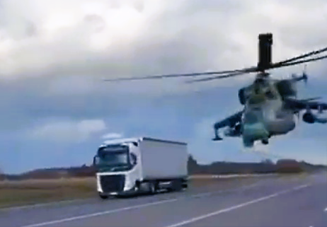 Dramatisches Video aus dem Ukraine-Krieg geht viral - Ukrainische Kampfhubschrauber greifen russische Stellungen im Tiefflug an