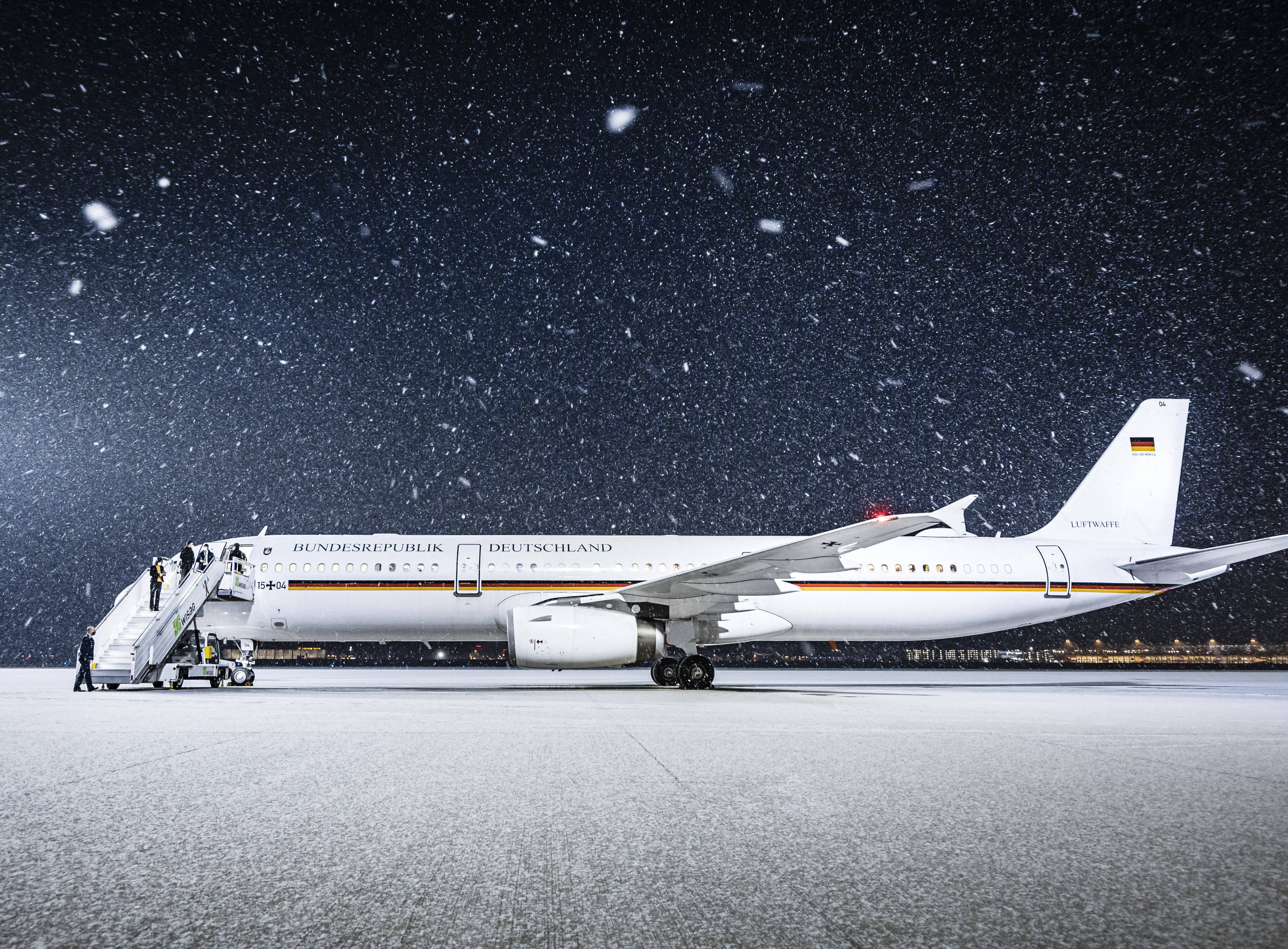 Mitten im Krieg! Deutsche Regierungsflieger völlig ungeschützt! Keine Raketenabwehr für den Kanzler!