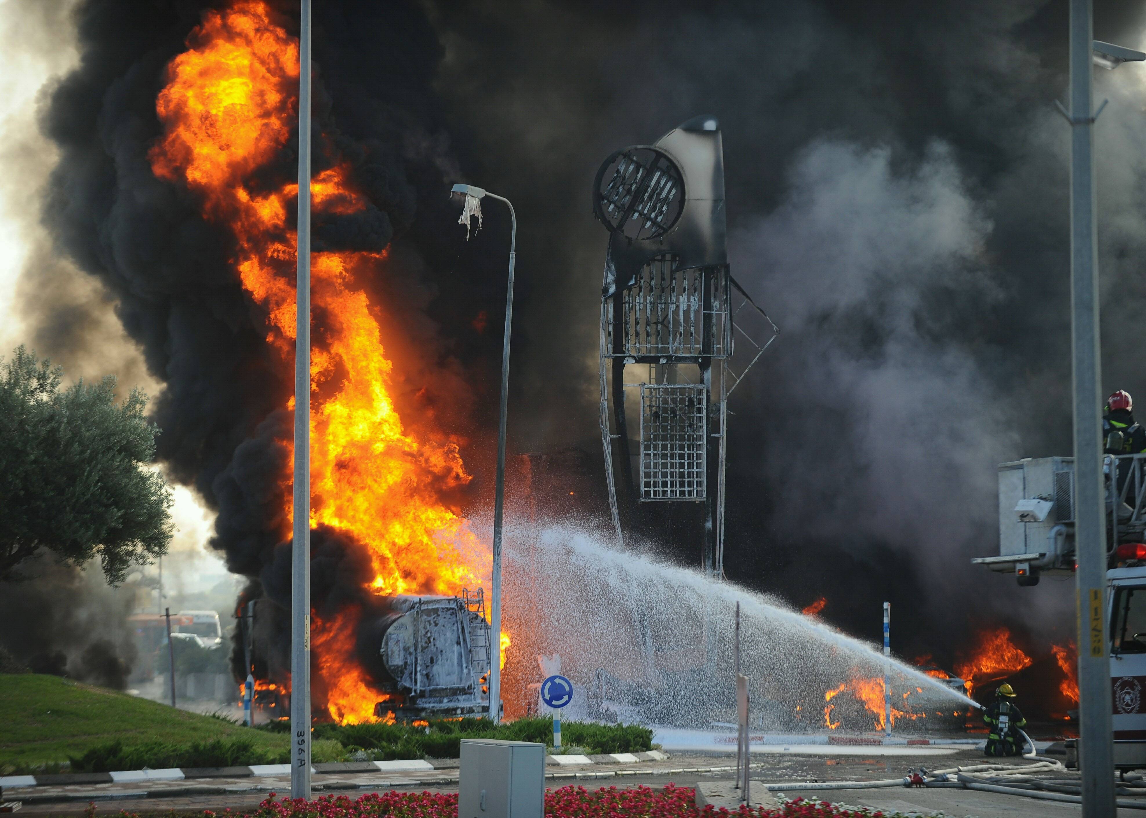 Feuer in Moskau! Putins Verteidigungsministerium brennt! War es ein Raketeneinschlag?