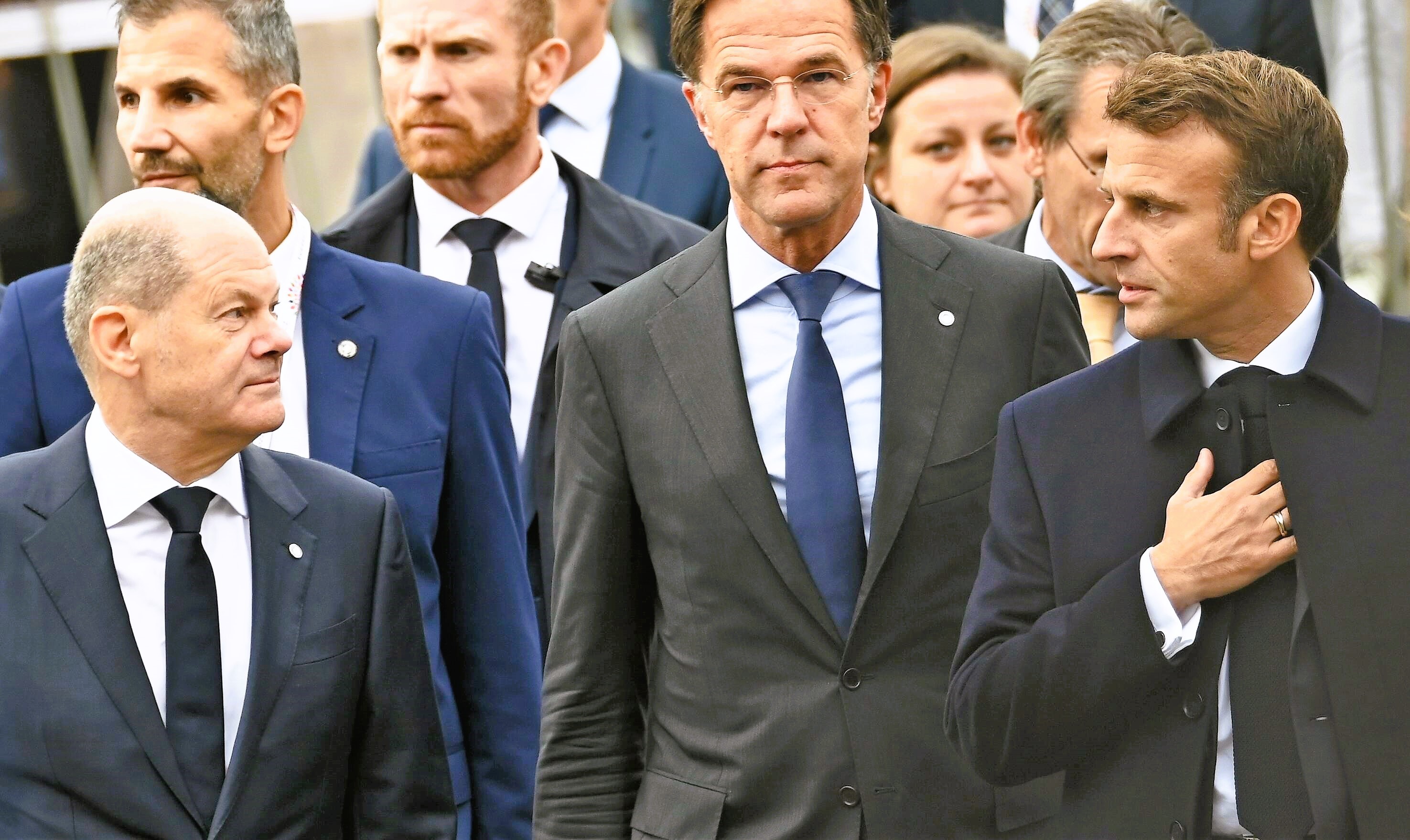 Eilmeldung! Französischer Botschafter als Geisel genommen!