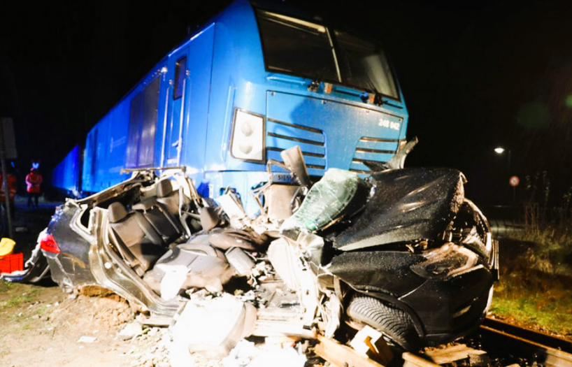 Zug entgleist! Wetter-Chaos legt Deutschland lahm:  Flughäfen im Ausnahmezustand!